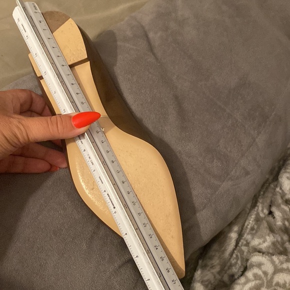 Giorgio Armani flats, in a beautiful golden taupe with a glassy patent finish. - Picture 11 of 12